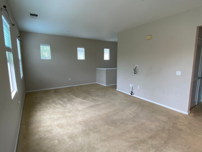 Building Photo - Well Kept 2 Bedroom townhome in San Marcos