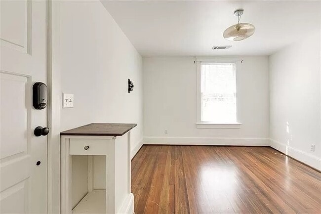 Photo - 260 Powell St SE Apartment