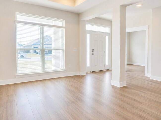 Foto del edificio - 6242 Jenks Dr