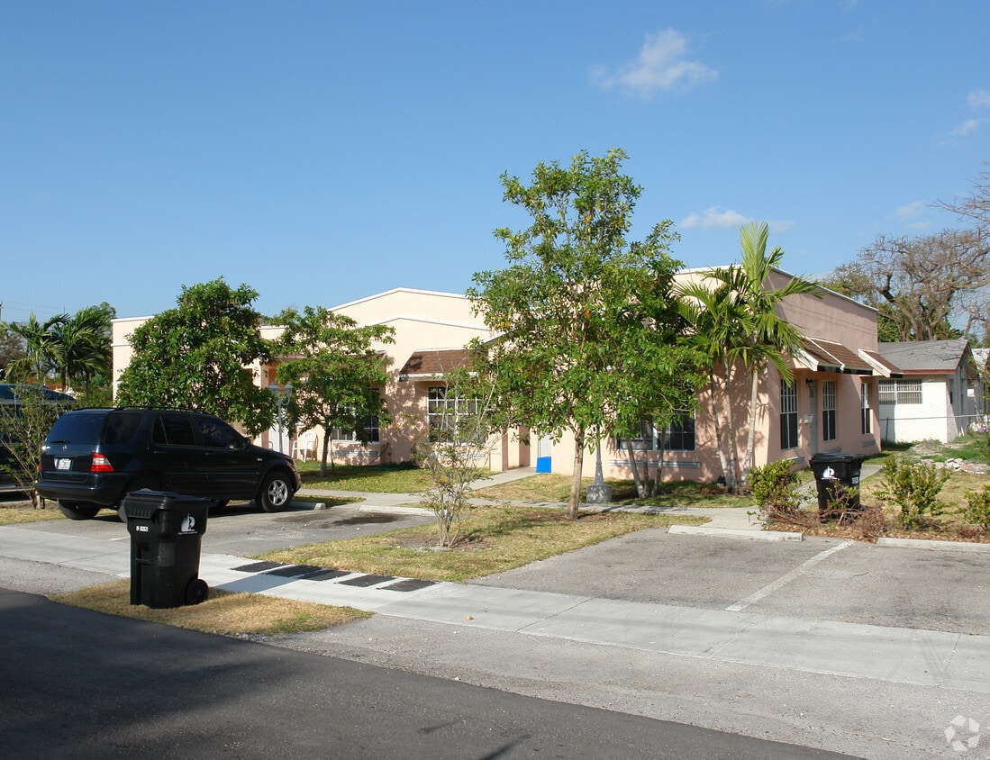 Building Photo - 3701 SW 12th Pl