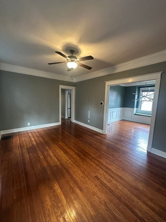 Foto del edificio - Gorgeous Renovated Highlands Bungalow – Available for Rent!