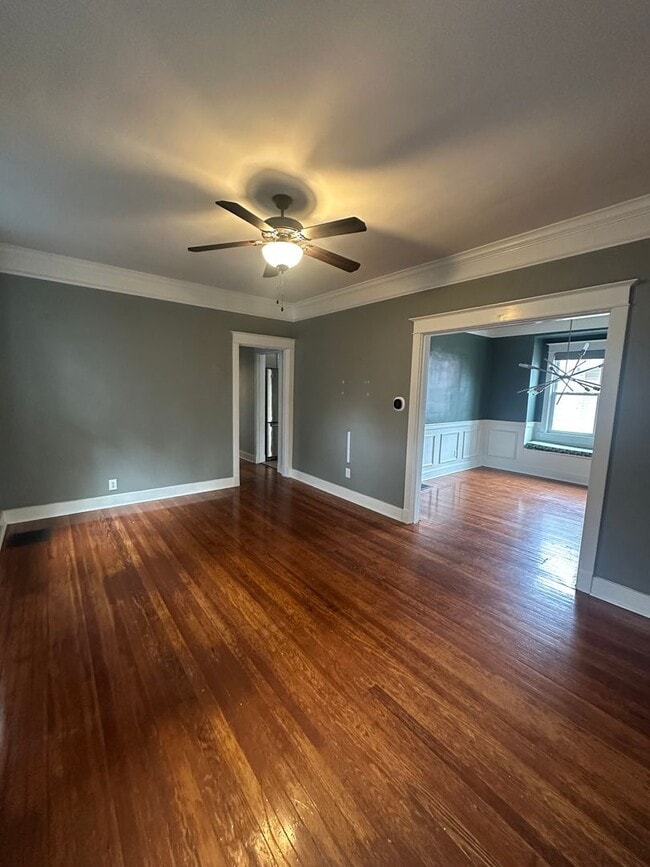 Photo - Gorgeous Renovated Highlands Bungalow – Available for Rent! House