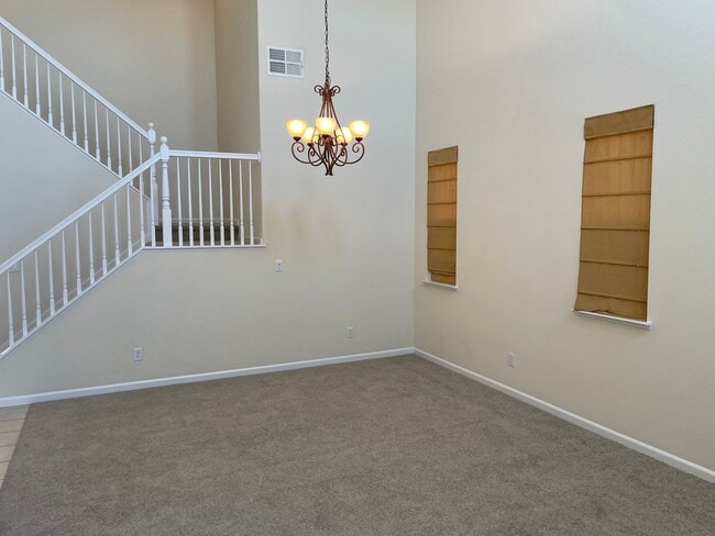 Foto del edificio - NICE TWO STORY HOME IN WEST ROSEVILLE