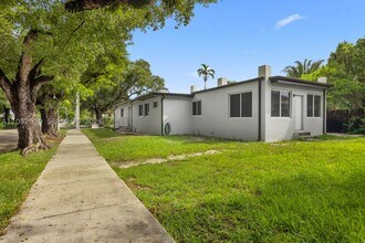Building Photo - 2375 SW 16th St