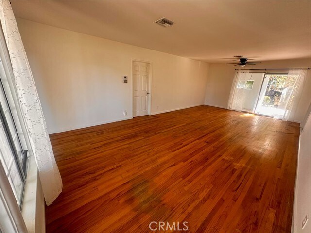 Foto del edificio - 7010 Cozycroft Ave