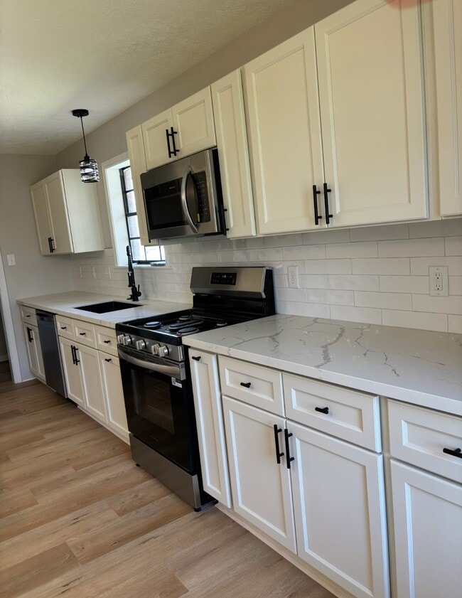 Building Photo - 1803 S Park St