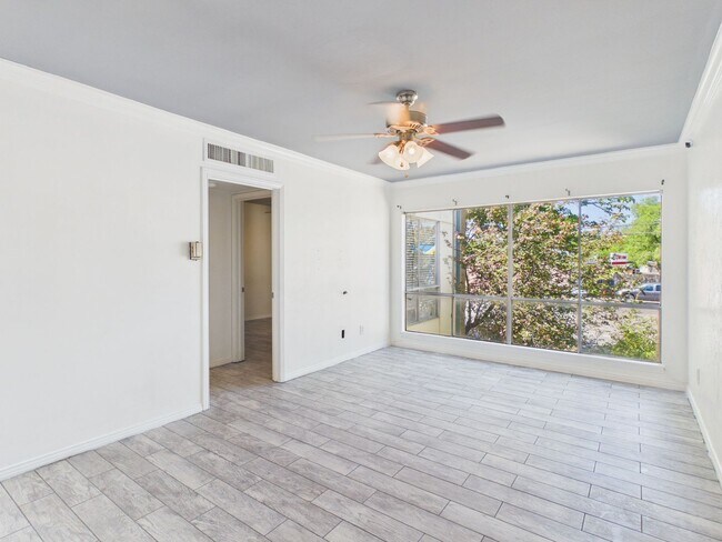 Foto del edificio - 1 bed/1 bath Condominium Ready for tenant!