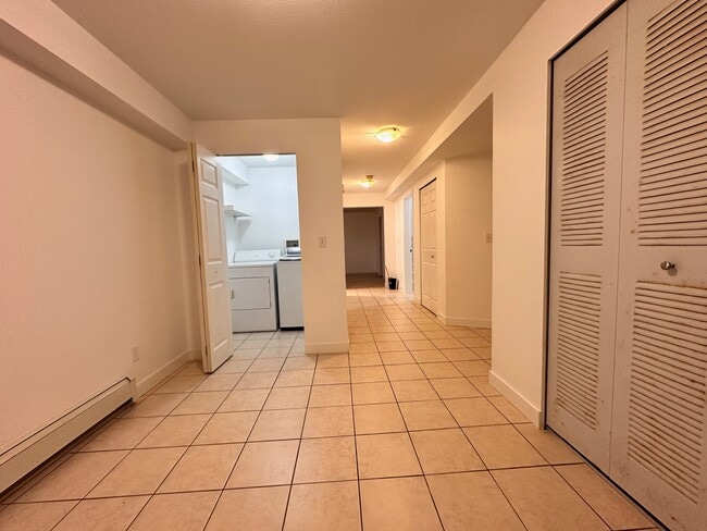 Building Photo - 1613 Salal Cres