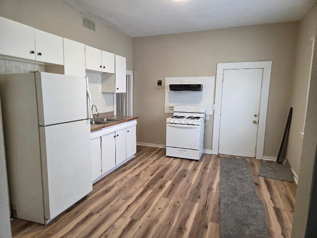 Building Photo - 923 N Mason St