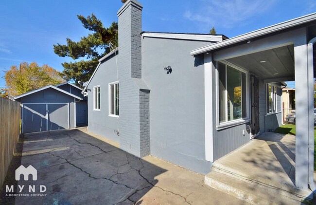 Foto del edificio - 579 El Paseo Dr