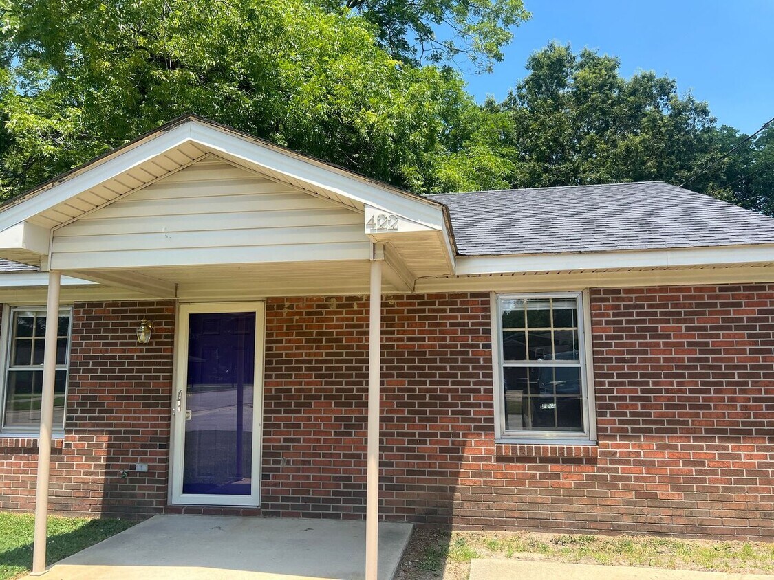 Foto principal - 2 Bedroom House on Corner Lot - Nash County