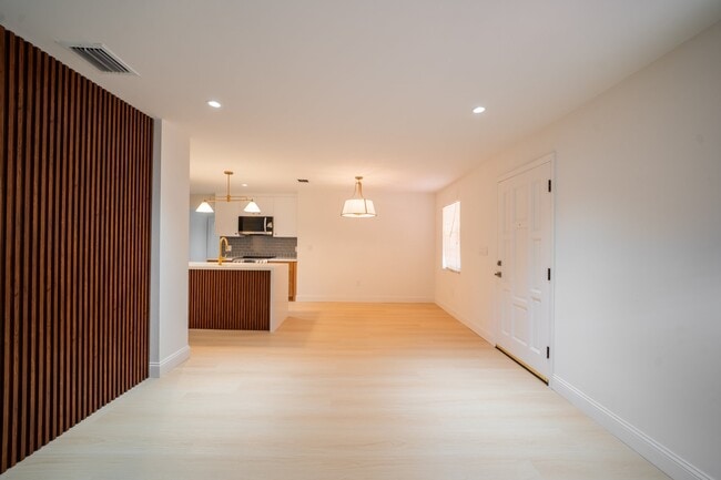 Foto del edificio - 1550 S Greenway Dr