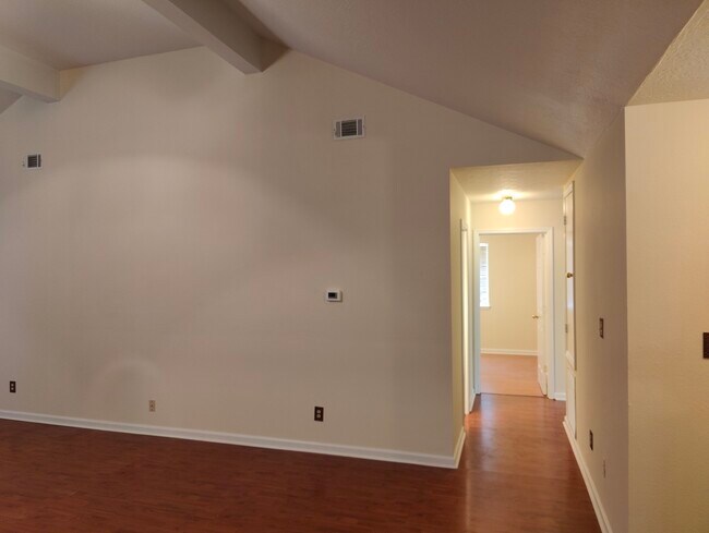 Building Photo - 548 Woodstone Rd