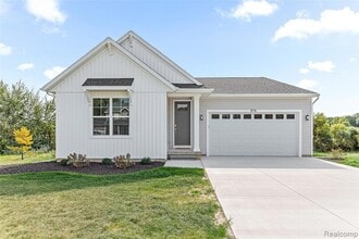Building Photo - 711 W Windward Way