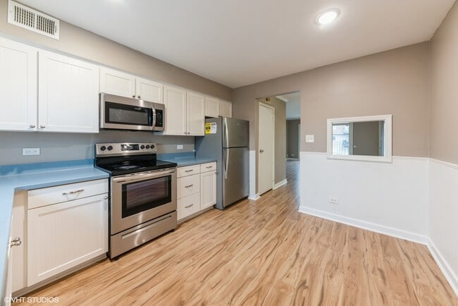 Building Photo - 9423 Bay Colony Dr