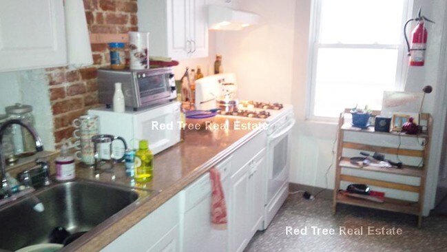 Building Photo - 208 River St