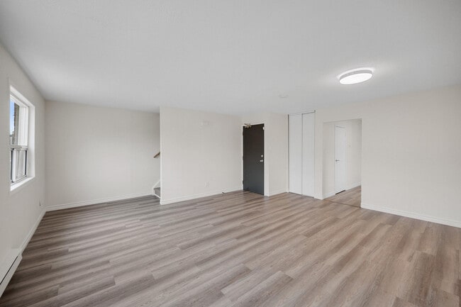 Building Photo - 77 Lakeshore Rd