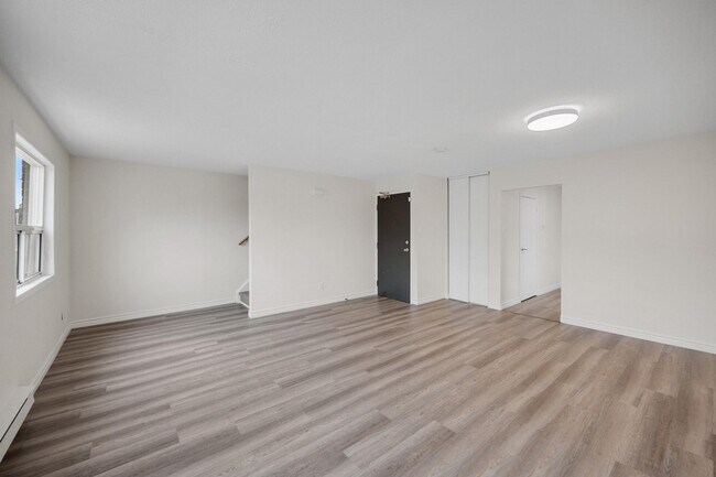 Photo du bâtiment - 77 Lakeshore Rd