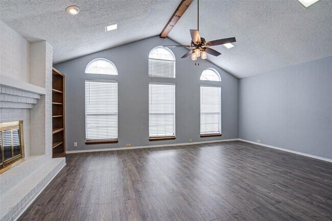 Building Photo - 3333 San Mateo Dr