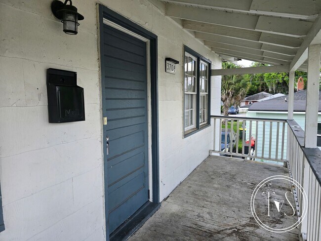 Foto del edificio - 3708 Montgomery St