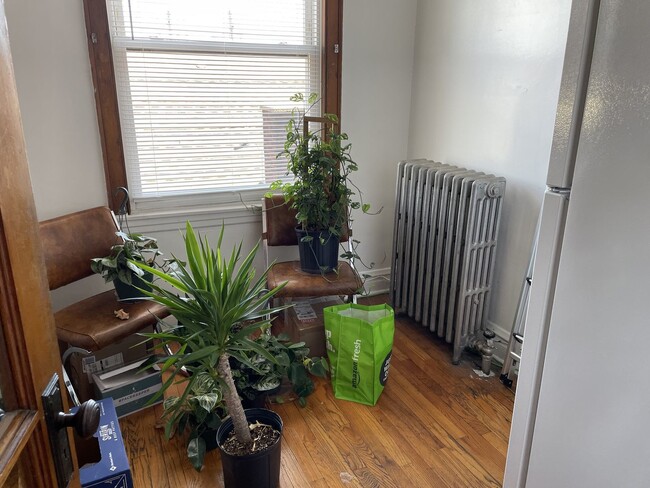 Building Photo - 4826 W Addison St