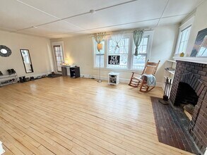 Building Photo - 281 S Winooski Ave