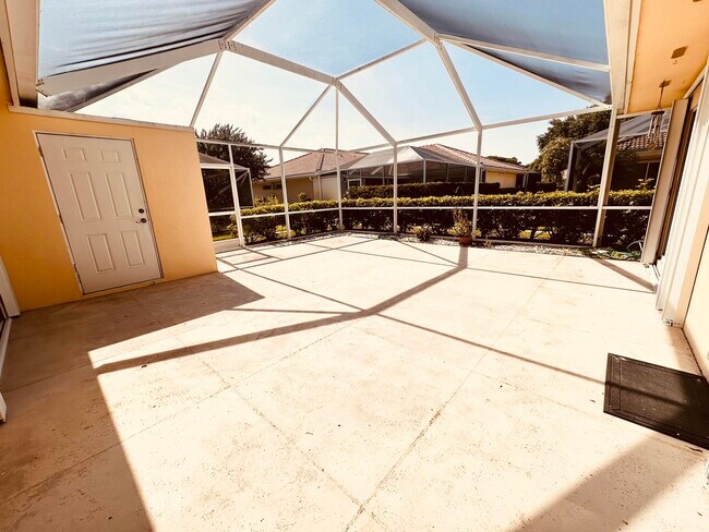 Foto del edificio - 9157 Sun Terrace Cir