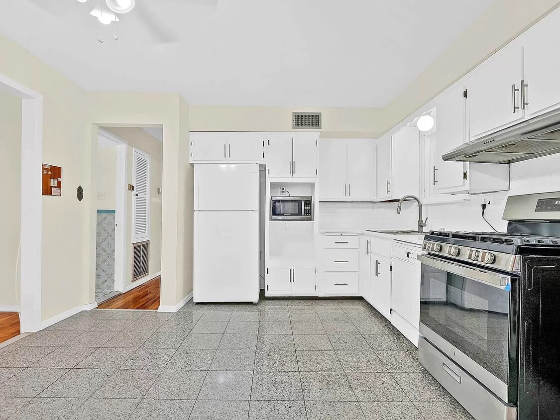 Foto principal - 17532 Devonshire Rd