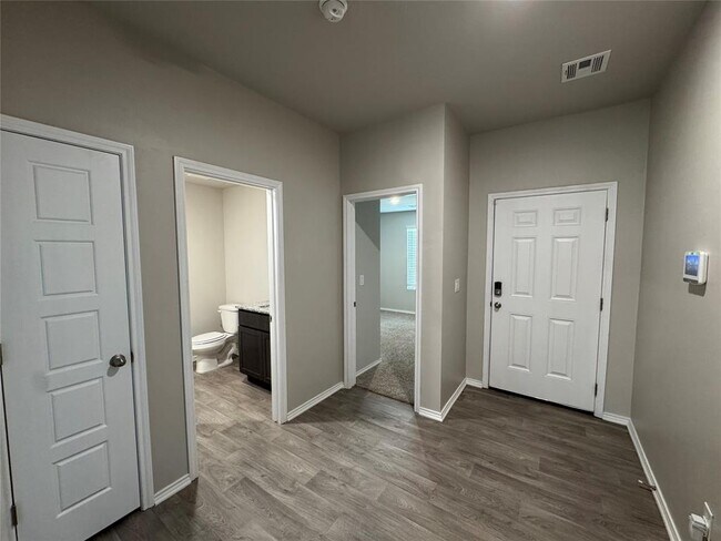 Foto del edificio - 14237 Babbling Brook Dr