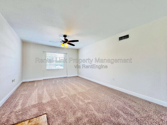 Building Photo - 12664 Kenwood Ln