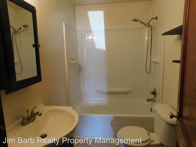 Building Photo - 2 br, 1 bath House - 760 White Oak Road