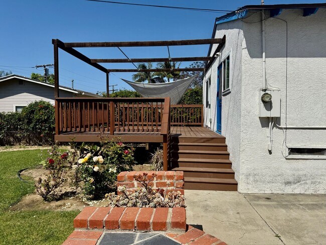 Foto del edificio - 4 Bed 2 Bath Home with Large Yard in Pacif...