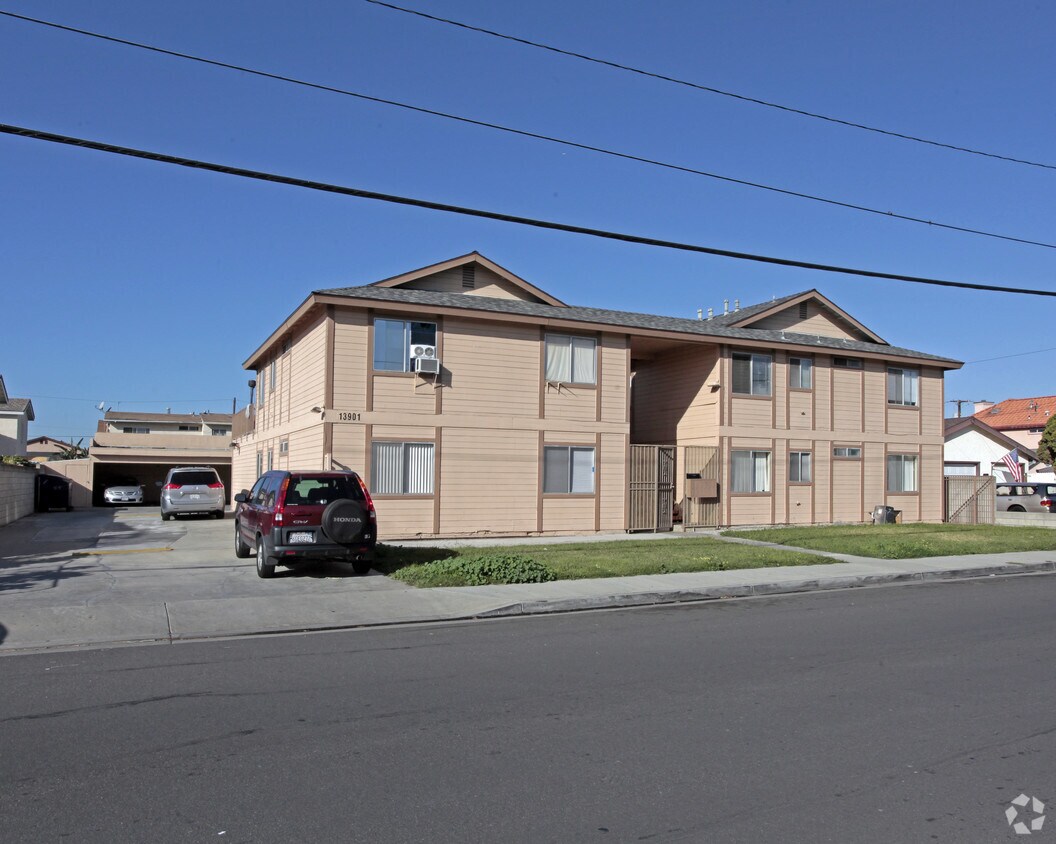 Foto del edificio - 13901 Cherry St