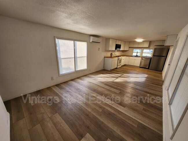 Foto del edificio - 114 Hillside Dr