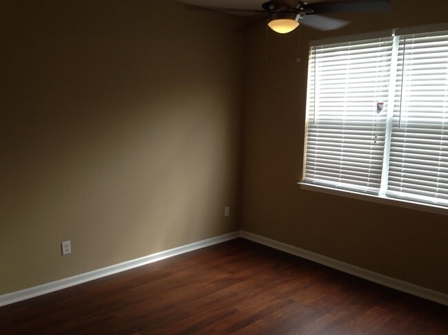 Building Photo - 250 Westbrooke Rd