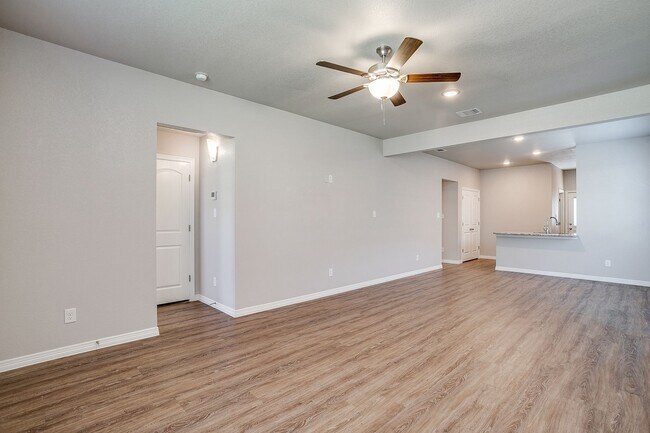 Building Photo - 37 Elk Dr