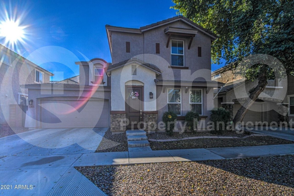 Foto principal - 4273 E Oakland St