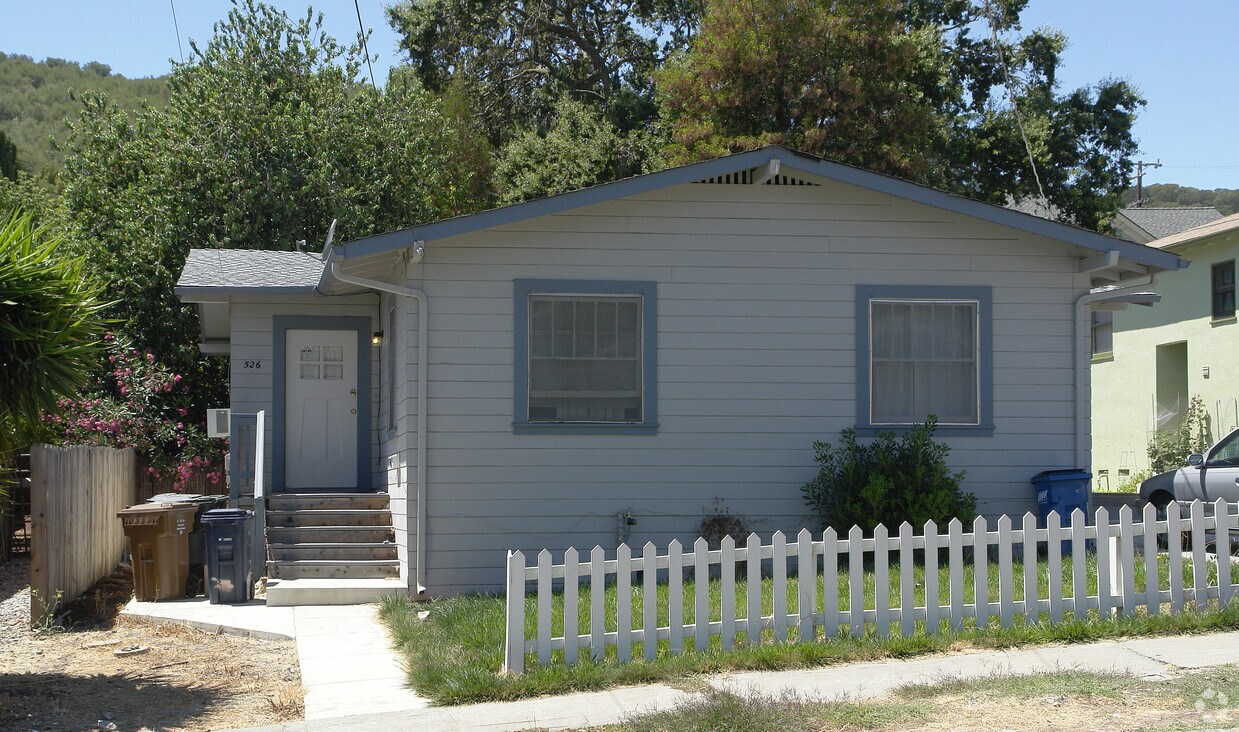 Building Photo - 522-526 Talbart St