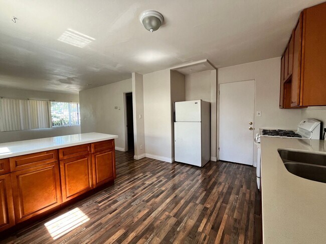 Building Photo - 3808 Alameda Way