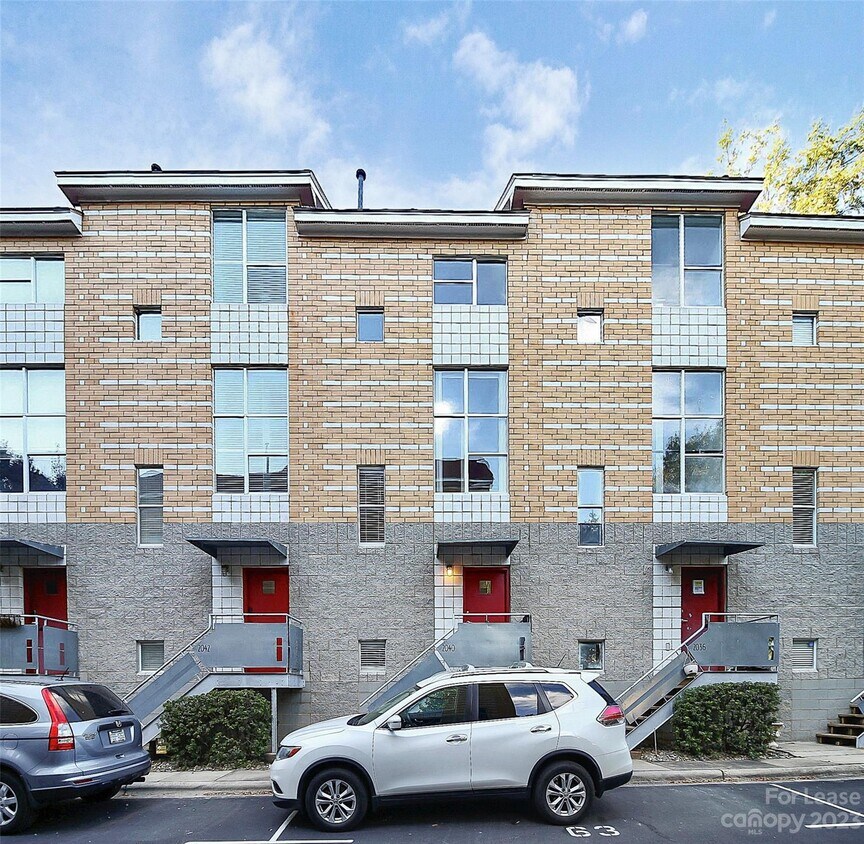 Primary Photo - 2040 Atherton Heights Ln