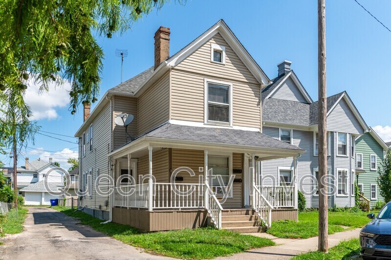 Photo - 115 E Foraker St