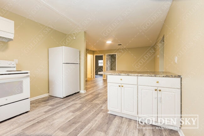 Building Photo - 2109 S Hoyt Ave