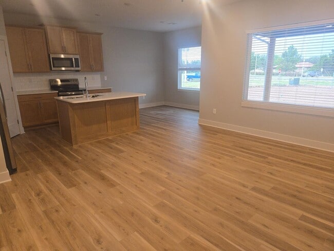 Foto del edificio - Brand-New 3 Bedroom Home with 3-Car Garage...