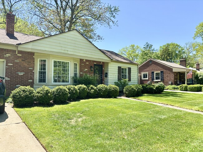 Foto del edificio - Updated 3-Bed Ranch Steps from Downtown Birmingham & Woodward!