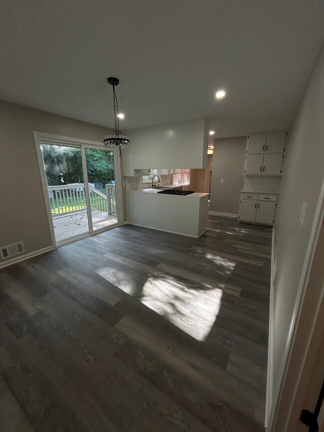 Foto del edificio - 140 Oakhurst Dr