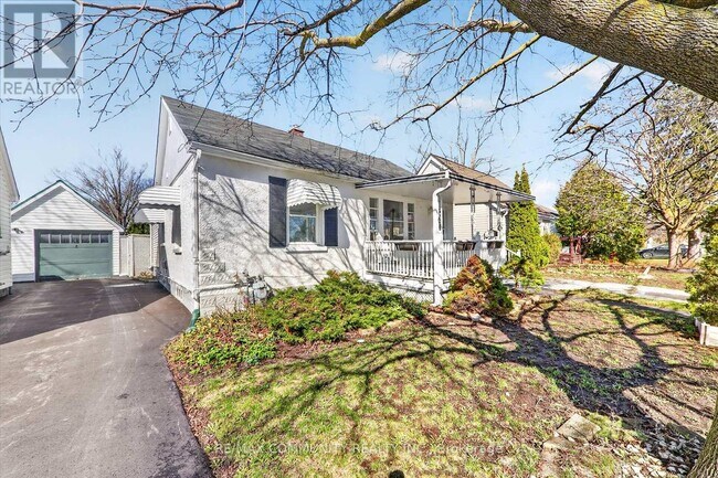 Photo du bâtiment - 61 Adelaide St S