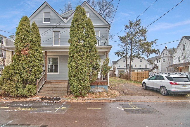 Building Photo - 43 Cedar St