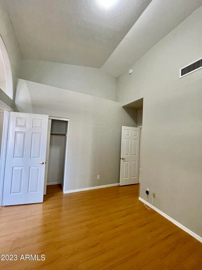 Foto del edificio - 4939 W Erie St