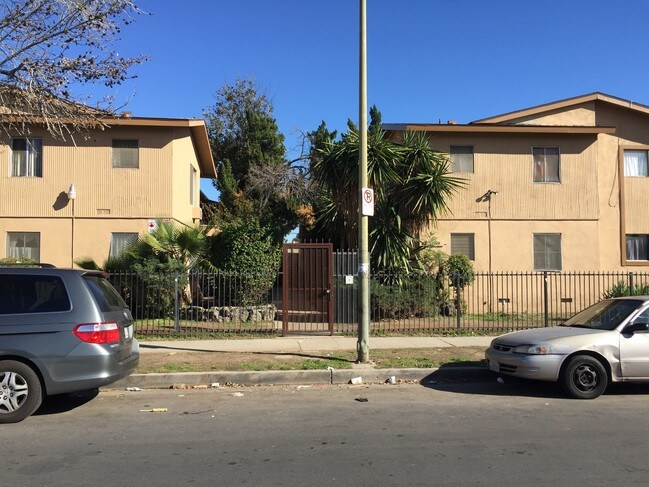 Foto del edificio - 7336-7340 Milwood Ave, Canoga Park