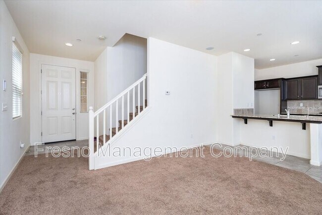 Building Photo - 7076 N Refinement Dr